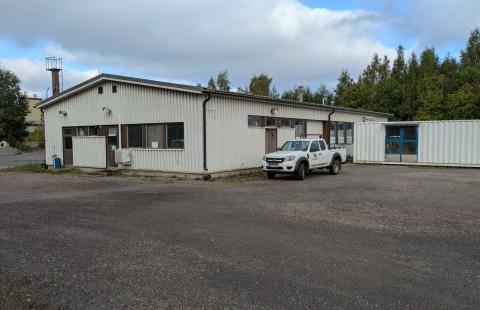 Julkisivu + Merikontti