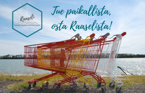 Värikkäitä ostoskärryjä rannalla ja Raaseli-verkkokaupan slogan, tue paikallista osta Raaselista.
