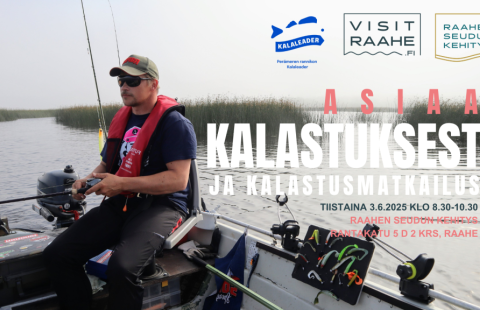 kalastaja virvelöi veneessä istuen